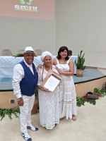 Diretor da Edufal entrega convites a homenageadas da Bienal de Alagoas 2025