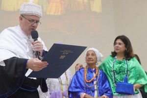 Ufal faz outorga do título de Doutora Honoris Causa a Mãe Mirian Ufal faz outorga do título de Doutora Honoris Causa a Mãe Mirian